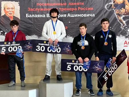 На всероссийском турнире памяти Валерия Балаяна по греко-римской борьбе Сергей Чочиев занял 3 место