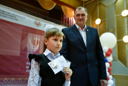 Петр Макарчук и Елена Краснова вручили награды победителям игр ГТО в Хакасии