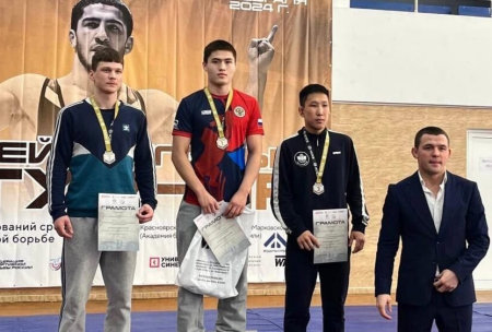 Сергей Чочиев взял золото на всероссийских соревнованиях студентов по спортивной борьбе