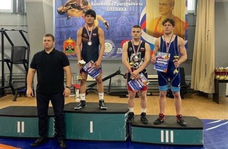 Ильяс Палтушев взял золото на всероссийских соревнованиях по греко-римской борьбе